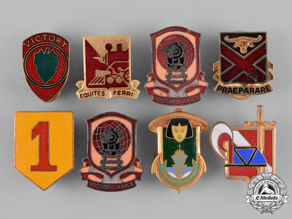 united_states._a_lot_of_forty-_nine_insignia_badges_c18-037655