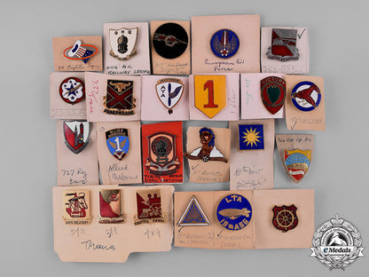 united_states._a_lot_of_forty-_nine_insignia_badges_c18-037661
