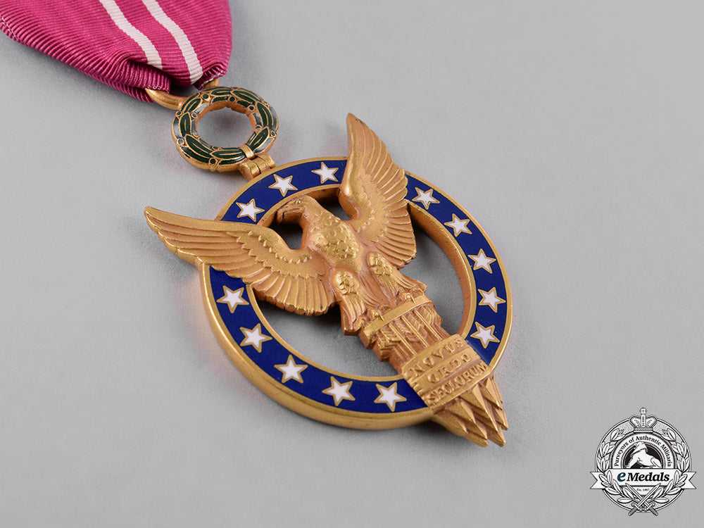 united_states._a_presidential_medal_of_merit,_c.1950_c18-037757