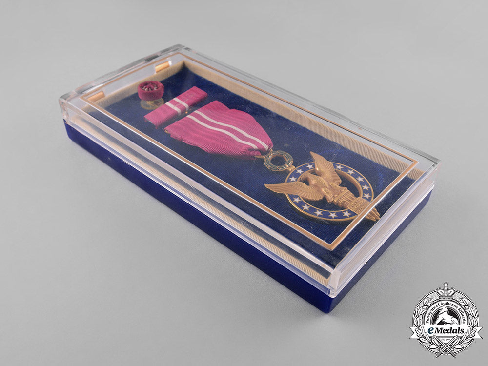 united_states._a_presidential_medal_of_merit,_c.1950_c18-037760