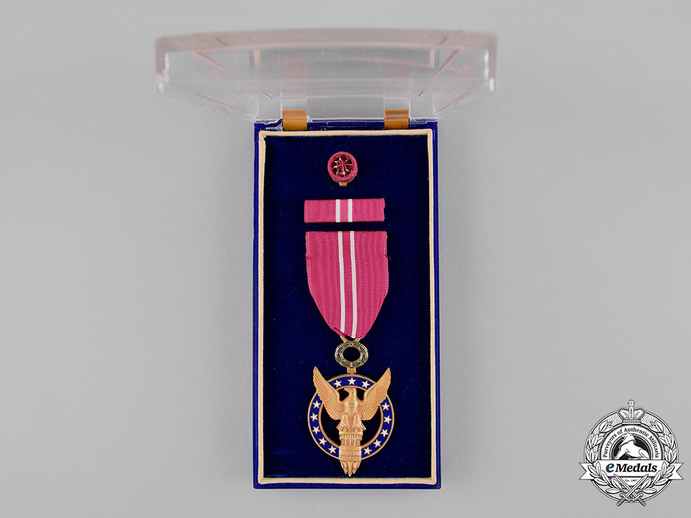 united_states._a_presidential_medal_of_merit,_c.1950_c18-037761