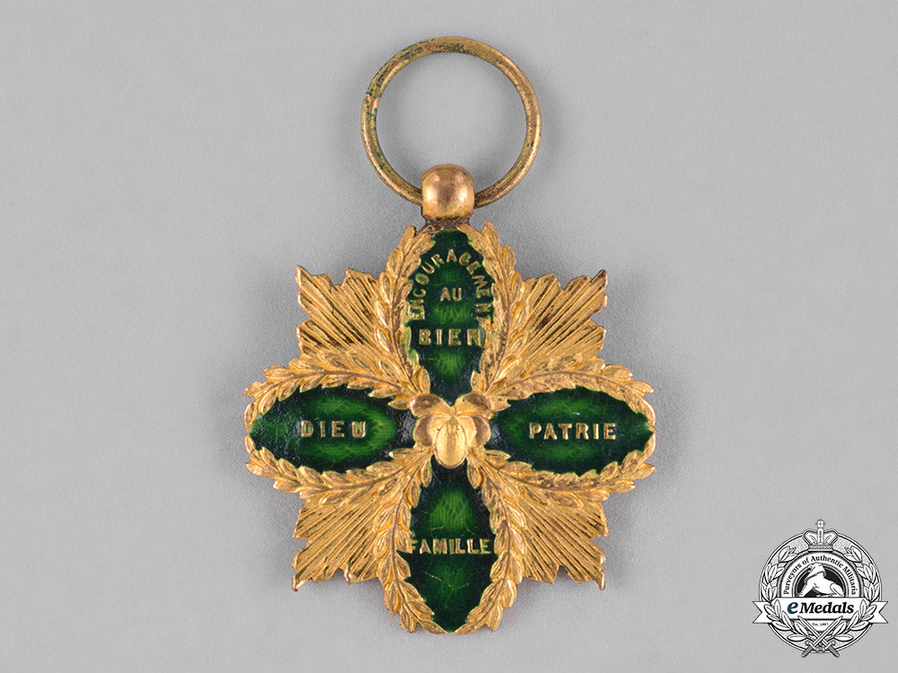 france,_vichy_government._a_civilian_medal_of_honour(_petain),_c.1941_c18-037763