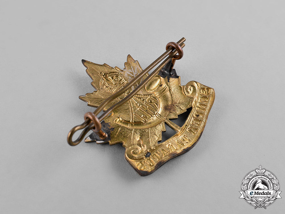 canada._a_royal_hamilton_light_infantry_cap_officer's_badge_c18-037923