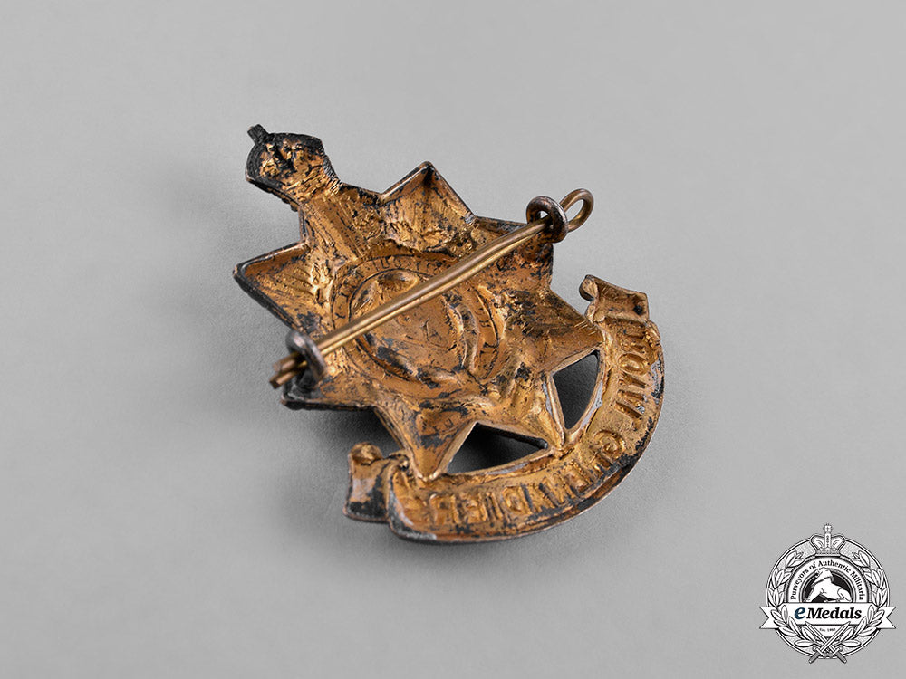 united_kingdom._nine_first_war_cap_badges_c18-037941