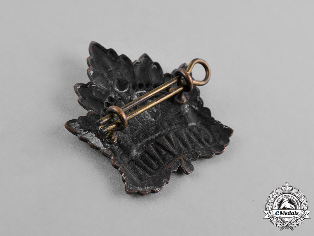 canada._a_lot_of_seven_first_and_second_war_cap_badges_c18-037967