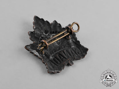 canada._a_lot_of_seven_first_and_second_war_cap_badges_c18-037967