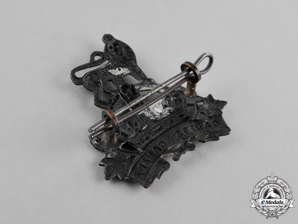 canada._a_lot_of_seven_first_and_second_war_cap_badges_c18-037968