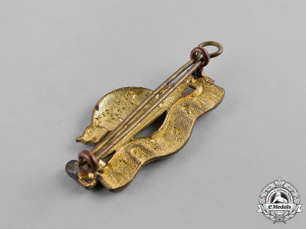 canada._a_lot_of_eleven_second_war_cap_badges_and_collar_tabs_c18-037988