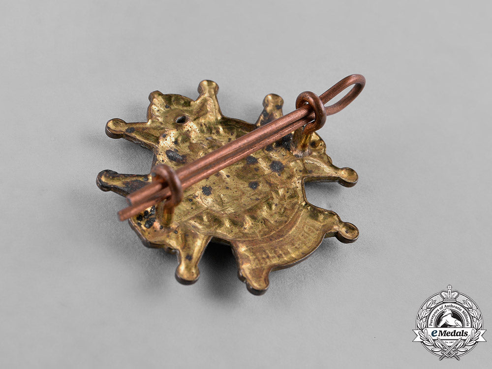 canada._a_lot_of_eleven_second_war_cap_badges_and_collar_tabs_c18-037989