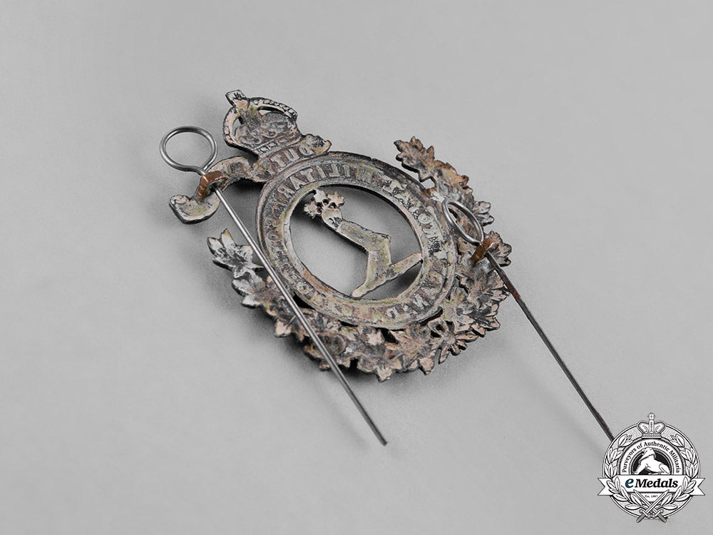 canada._a_lot_of_eleven_second_war_cap_badges_and_collar_tabs_c18-037992