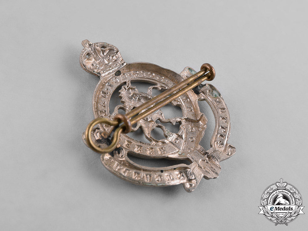 canada._a_lot_of_five_second_war_cap_badges_c18-038003