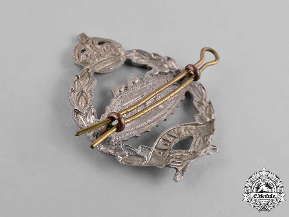 canada._a_lot_of_seven_first_and_second_war_cap_badges_c18-038023