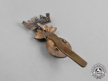 canada._a_lot_of_seven_first_and_second_war_cap_badges_c18-038028