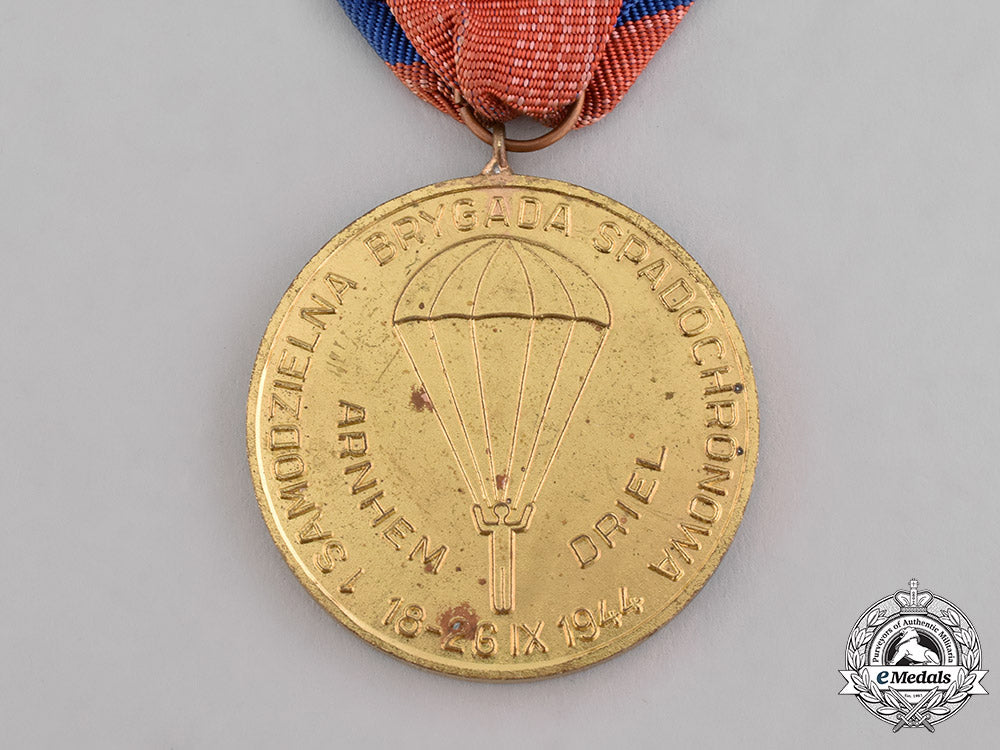 poland,_republic._a1_st_independent_parachute_brigade_group_arnhem_medal,_gold_grade_c18-038039