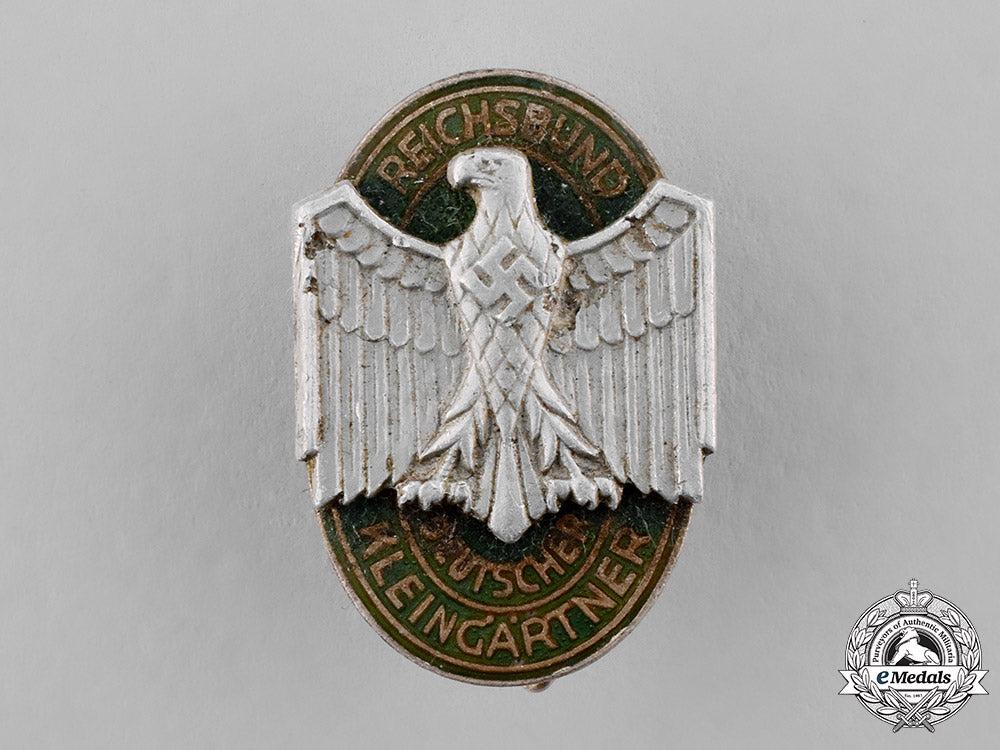 germany,_third_reich._a_german_gardener_badge,_by_carl_poellath_c18-038570