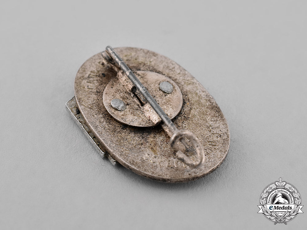 germany,_third_reich._a_german_gardener_badge,_by_carl_poellath_c18-038572