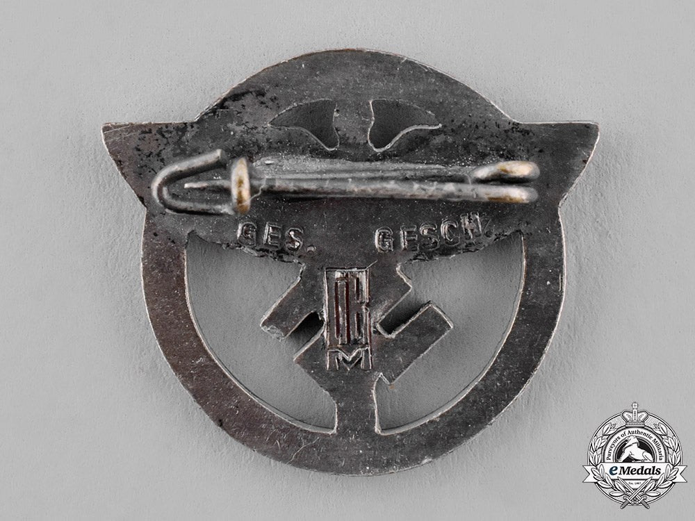 germany,_nsfk._a_national_socialist_flyers_corps_membership_badge_c18-038574