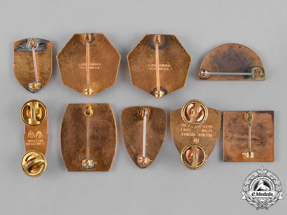 united_states._forty-_nine_army_insignia&_badges_c18-038627