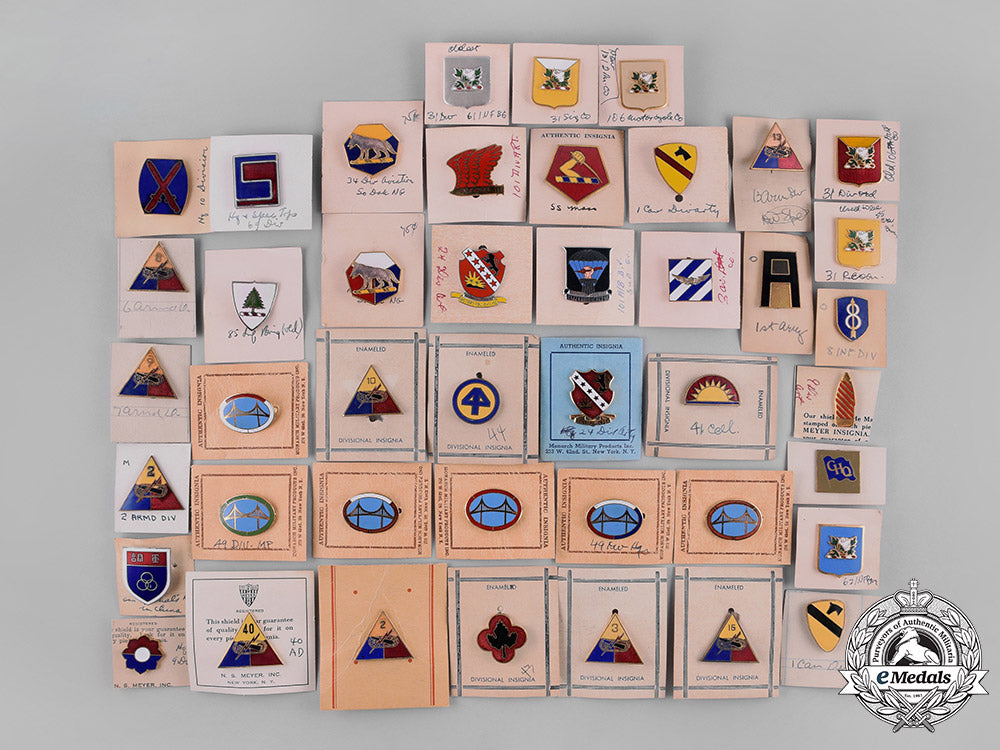 united_states._forty-_nine_army_insignia&_badges_c18-038628