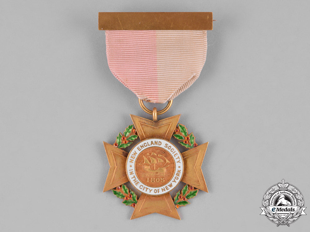 united_states._a_new_england_society_in_the_city_of_new_york,_members_badge_in_gold,_c.1900_c18-039097