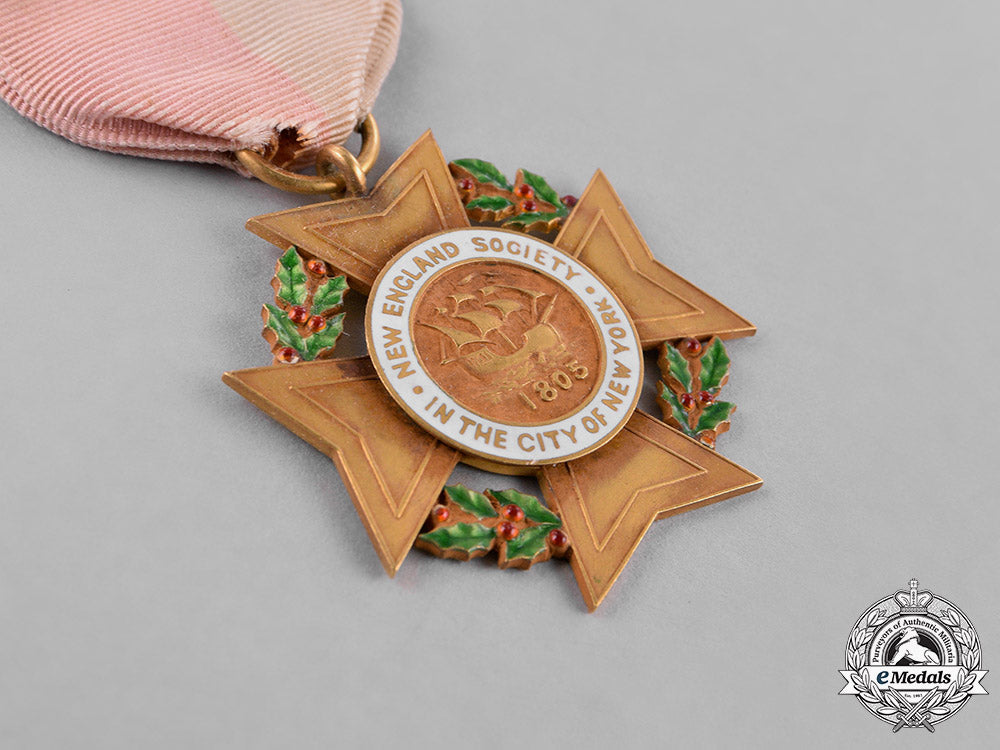 united_states._a_new_england_society_in_the_city_of_new_york,_members_badge_in_gold,_c.1900_c18-039101