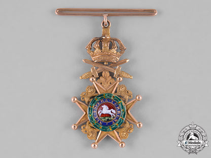 united_kingdom._a_guelphic_order_in_gold,_knight’s_cross_with_swords,_c.1820_c18-039103