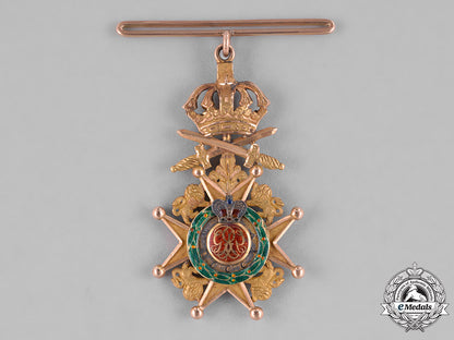 united_kingdom._a_guelphic_order_in_gold,_knight’s_cross_with_swords,_c.1820_c18-039104