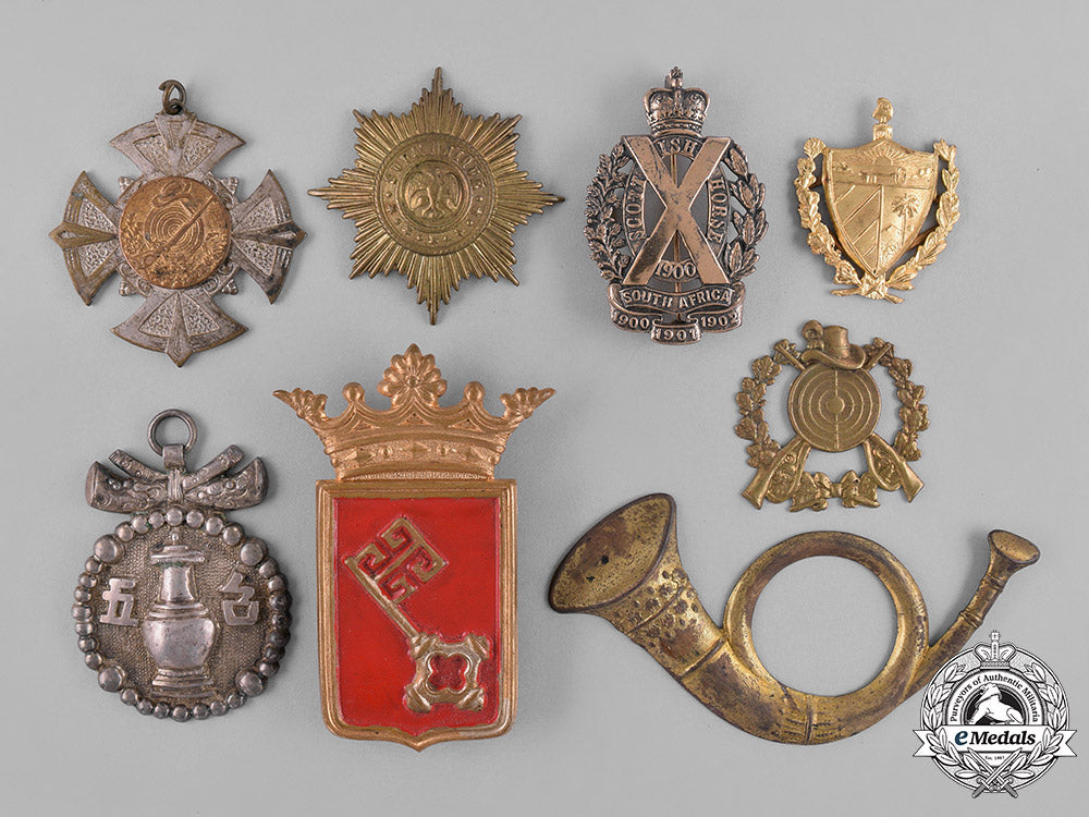 international._a_lot_of_thirteen_badges&_insignia_c18-039143