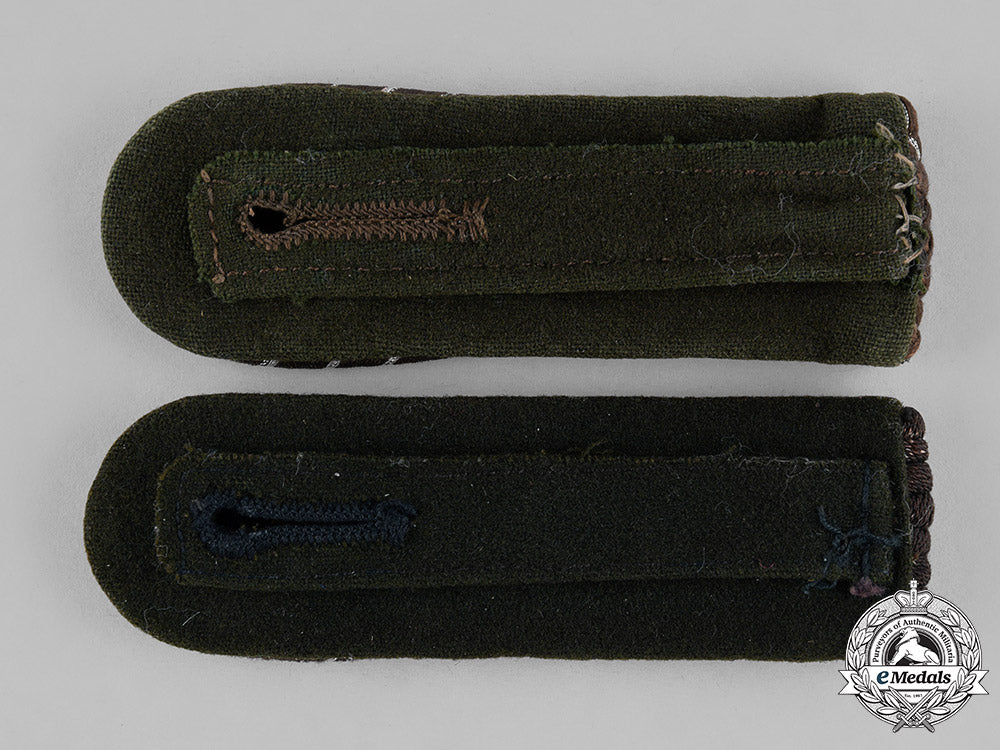 germany,_ordnungspolizei._a_pair_of_bahnschutzpolizei-_mann_shoulder_boards_c18-039441