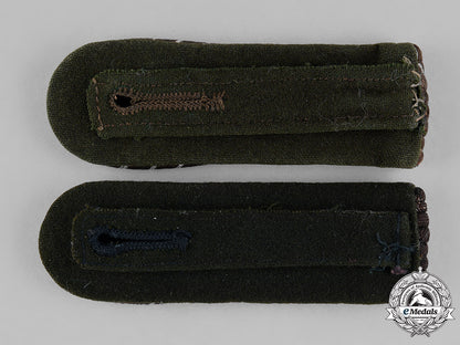 germany,_ordnungspolizei._a_pair_of_bahnschutzpolizei-_mann_shoulder_boards_c18-039441