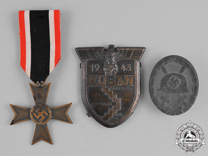 germany,_wehrmacht._a_lot_of_second_war_period_wehrmacht_badges_c18-039463