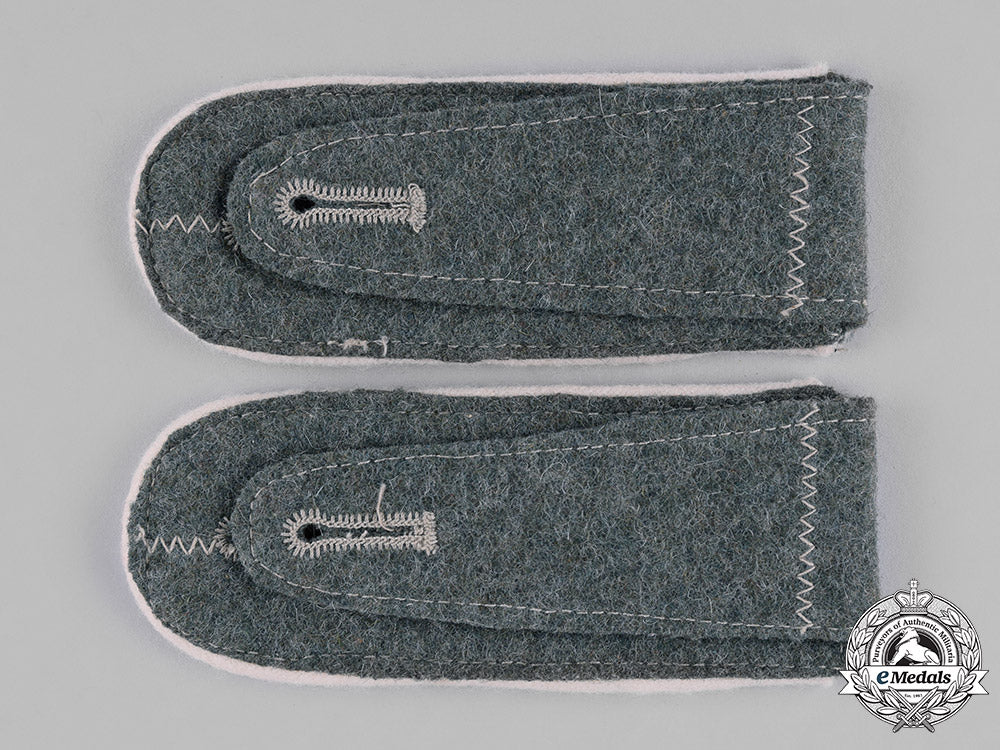 germany,_heer._a_set_of_infantry_em/_nco’s_shoulder_straps_c18-039662