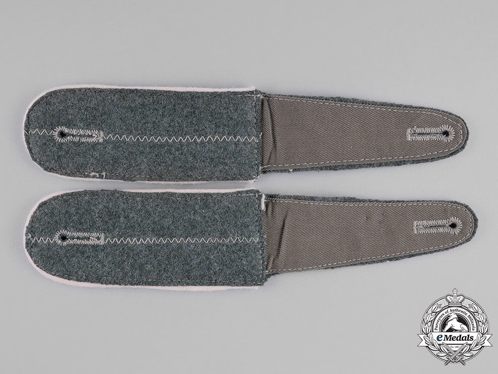 germany,_heer._a_set_of_infantry_em/_nco’s_shoulder_straps_c18-039663