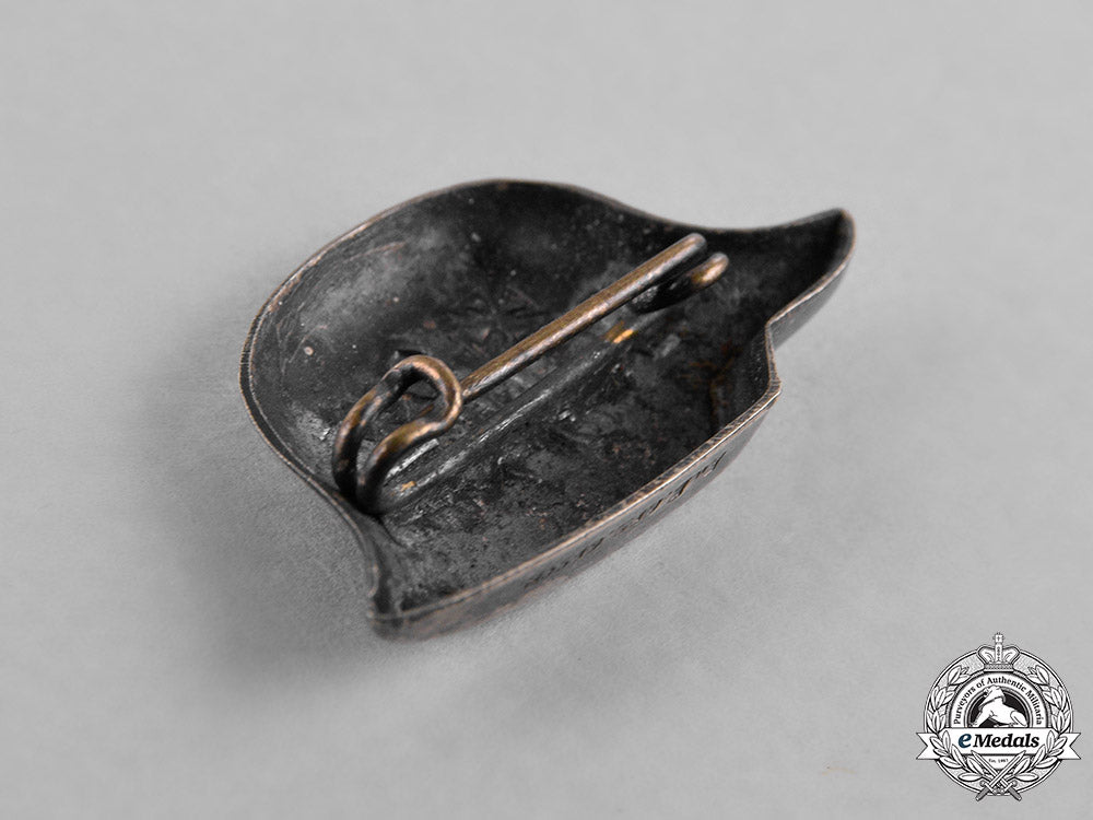 germany,_third_reich._a_lot_of_four_membership_badges_c18-039676_1