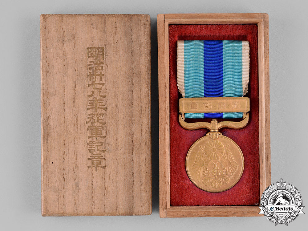 japan,_empire._a1904-1905_war_medal_with_case_c18-039769