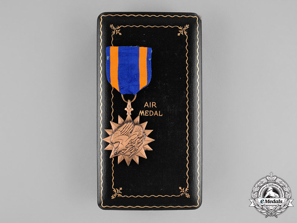 united_states._air_medal_c18-039817_1_1
