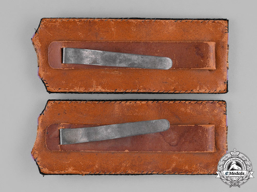 japan,_empire._a_pair_of_imperial_naval_paymaster_shoulder_boards_c18-039836_1_1_1