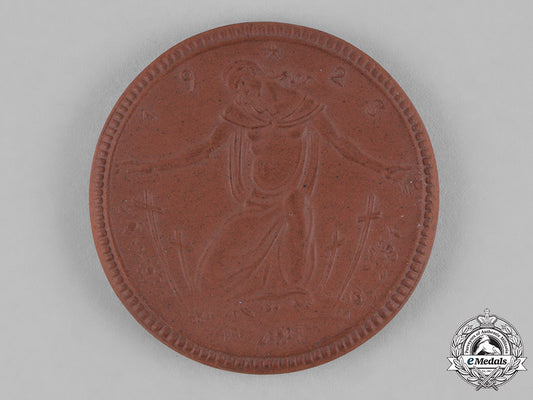 germany,_weimar._a_meissen_porcelain_donation_medal_for_a_war_memorial_site,_c.1923_c18-039898