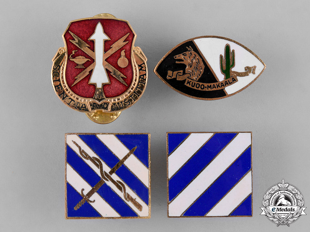 united_states._forty-_four_military_insignia_badges_c18-040103