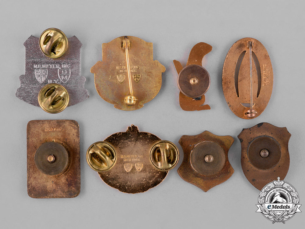 united_states._forty-_four_military_insignia_badges_c18-040108