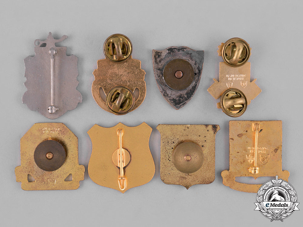 united_states._forty-_four_military_insignia_badges_c18-040110