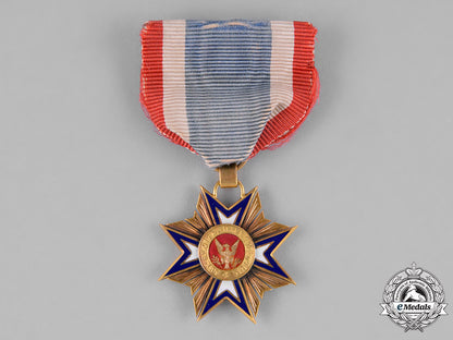 united_states._a_military_order_of_the_loyal_legion_of_the_united_states(_mollus)_membership_badge_in_gold,_c.1910_c18-040188