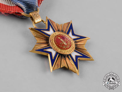 united_states._a_military_order_of_the_loyal_legion_of_the_united_states(_mollus)_membership_badge_in_gold,_c.1910_c18-040191