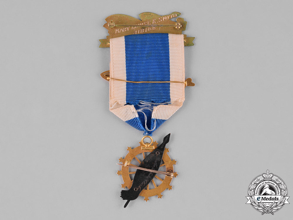 united_states._daughters_of_the_american_revolution_membership_badge,_to_martha_bladen_clark_c18-040194_1_1_1_1_1_1