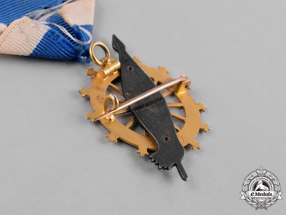united_states._daughters_of_the_american_revolution_membership_badge,_to_martha_bladen_clark_c18-040195_1_1_1_1_1_1