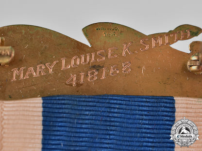 united_states._daughters_of_the_american_revolution_membership_badge,_to_martha_bladen_clark_c18-040199_1_1_1_1_1_1