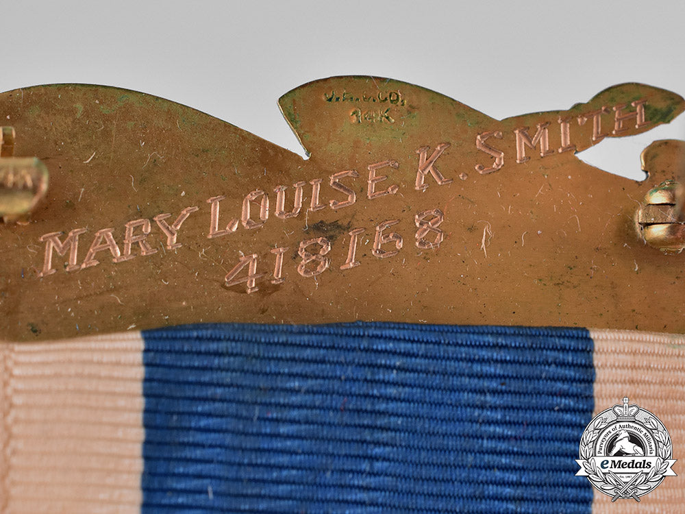 united_states._daughters_of_the_american_revolution_membership_badge,_to_martha_bladen_clark_c18-040199_1_1_1_1_1_1