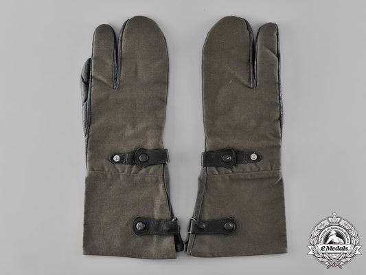 germany,_third_reich._a_pair_of_unissued_second_war_motorcycle_mitten-_gauntlets_c18-040284_1