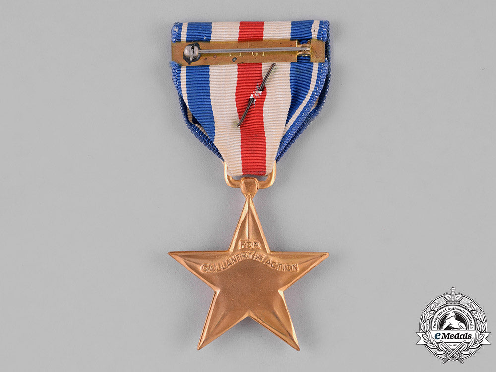 united_states._a_silver_star_medal_with_oak_leaf_cluster,_c.1945_c18-040500