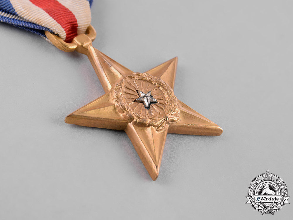 united_states._a_silver_star_medal_with_oak_leaf_cluster,_c.1945_c18-040501
